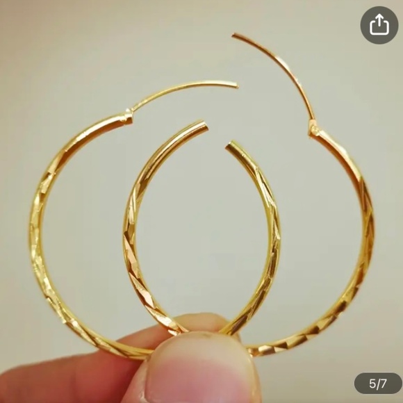 Brand new, never used gold-toned hoop earrings for pierced ears - Picture 4 of 4